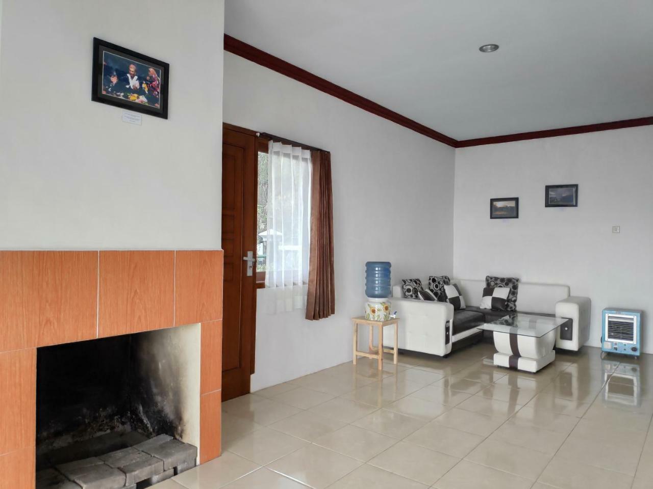 Guesthouse Gunung Bromo Malang Exterior photo